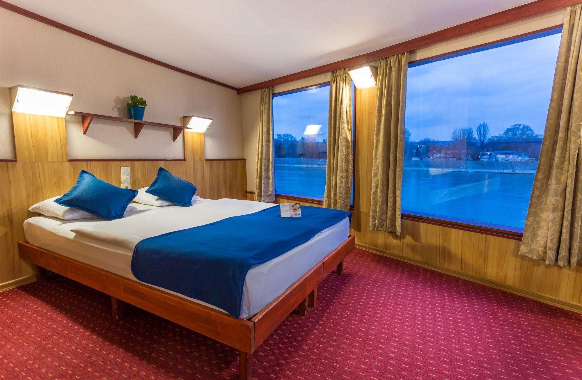 Hotel en barco Fortuna Boat 3*