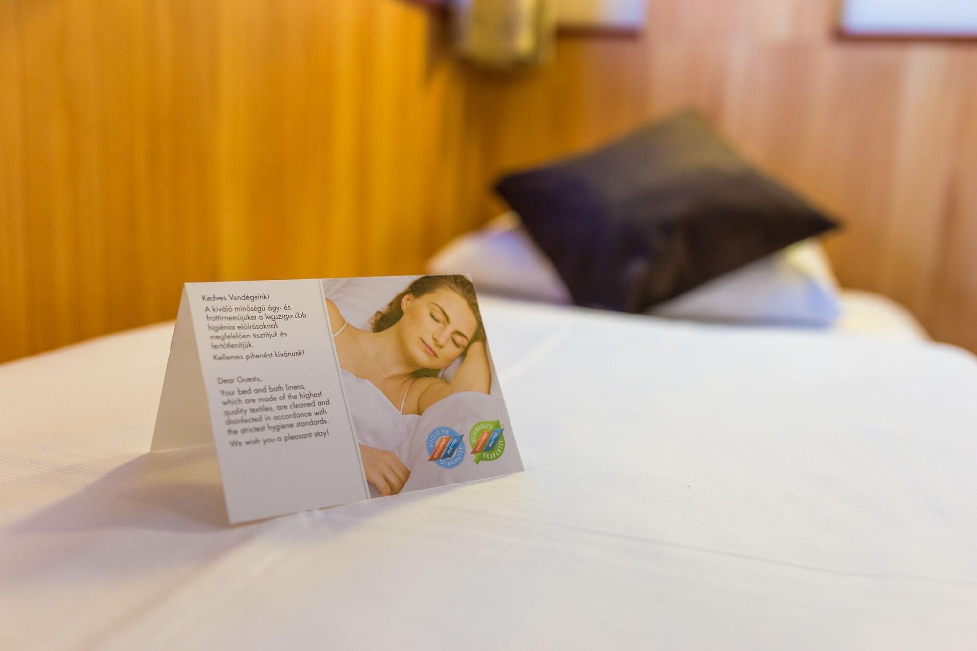 Fortuna Boat Hotel en barco Budapest