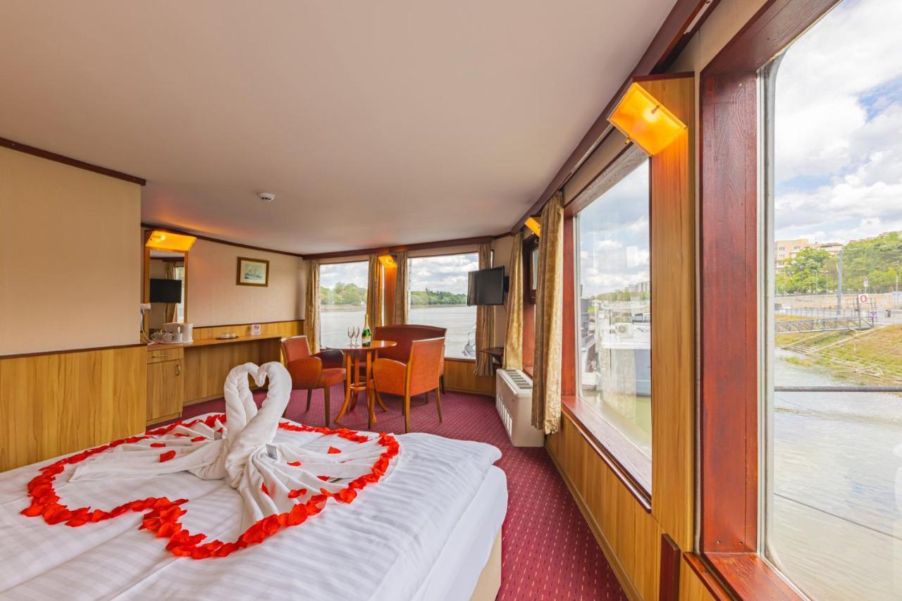 Fortuna Boat Hotel en barco 3*