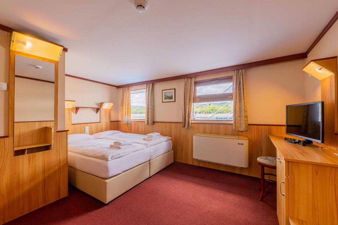 Fortuna Boat Hotel en barco 3*