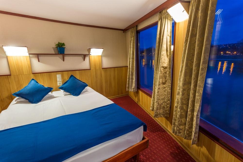 Hotel en barco Fortuna Boat 3*