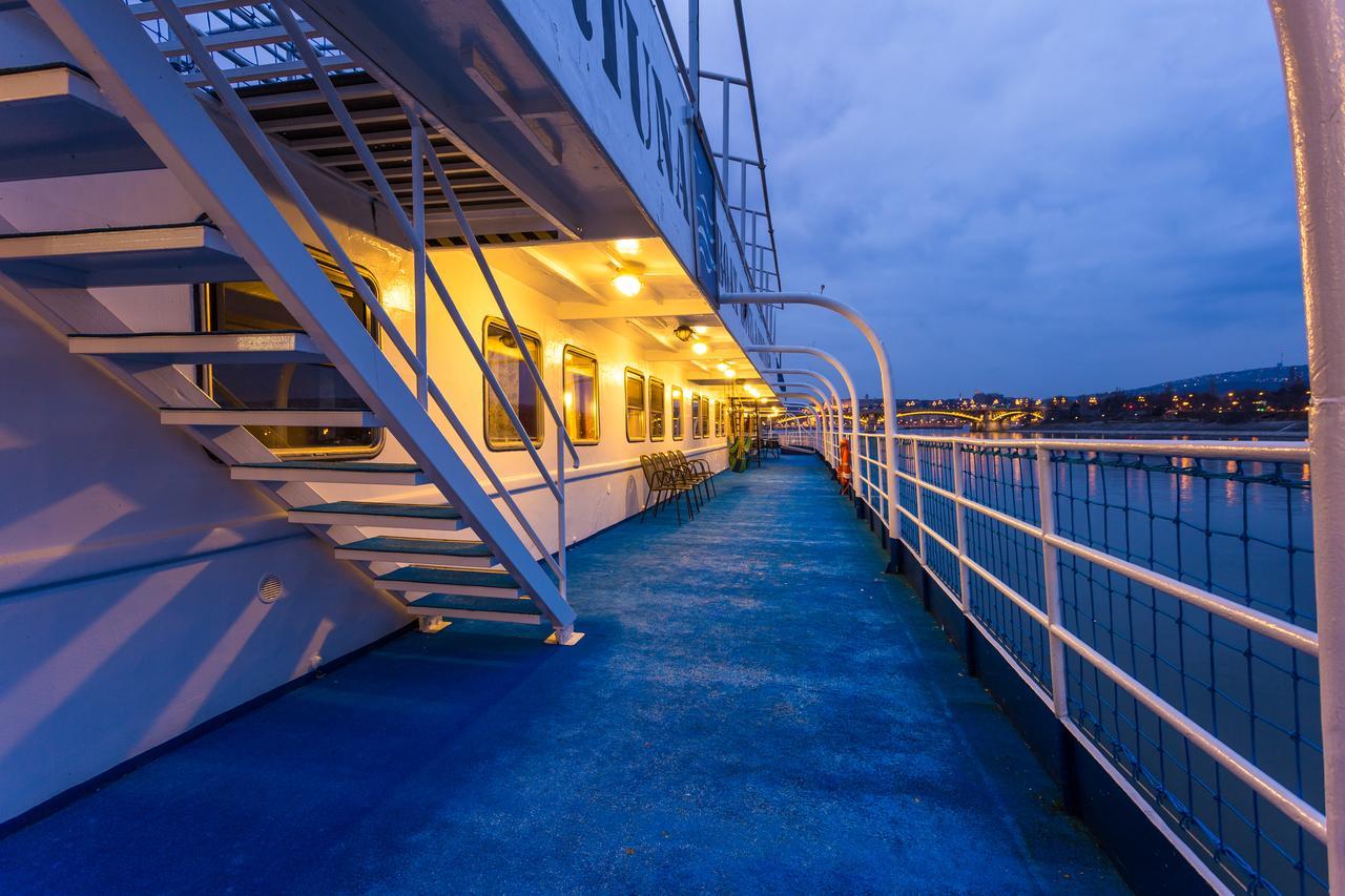 Hotel en barco Fortuna Boat 3*