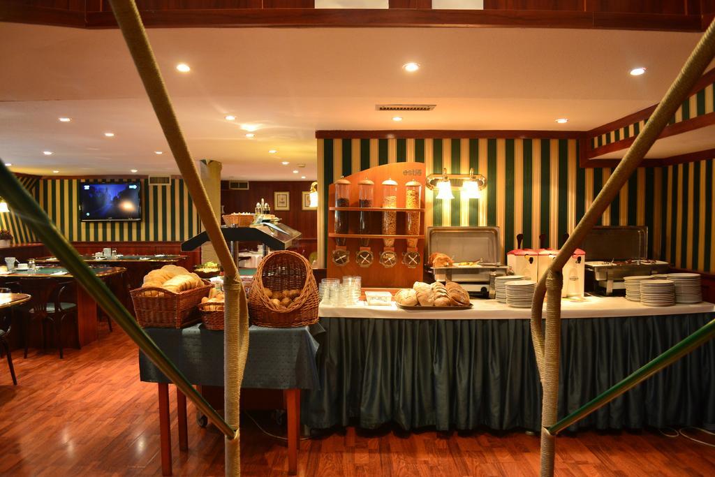 Fortuna Boat Hotel en barco Budapest