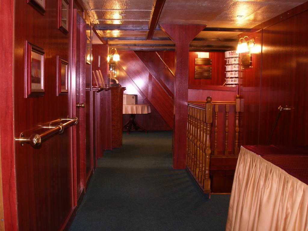 Hotel en barco Fortuna Boat 3*