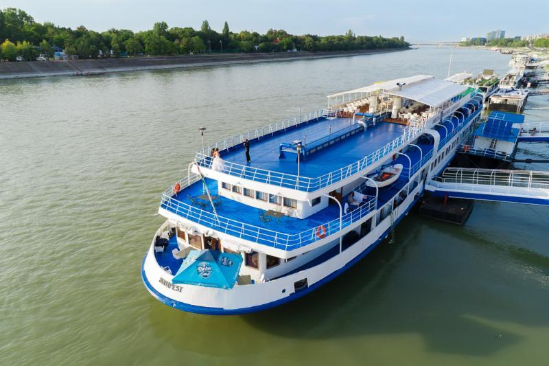 Fortuna Boat Hotel en barco 3*